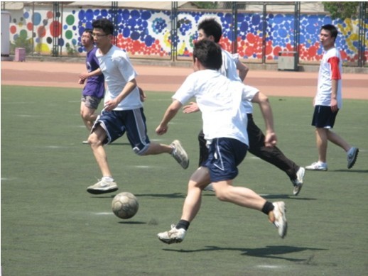 虽然她年纪 虽然她年纪