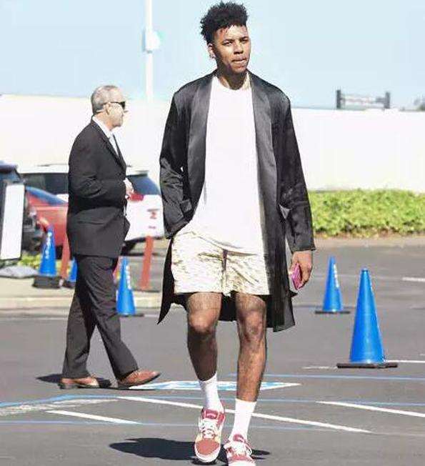 很高的舞台 很高的舞台